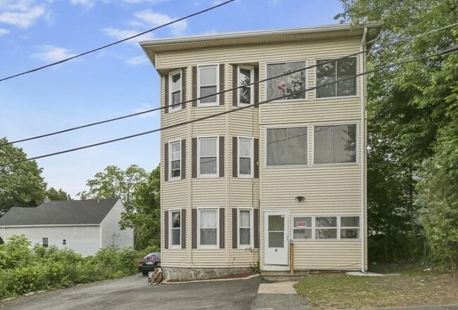 30 Hemans St in Worcester, MA - Building Photo - Building Photo