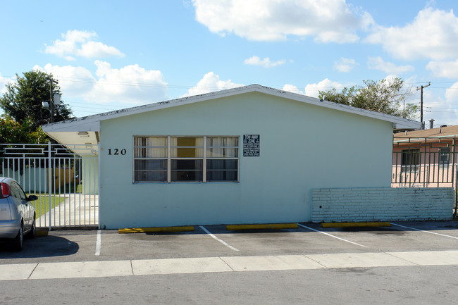 Airport Sqaure in Hialeah, FL - Building Photo - Building Photo