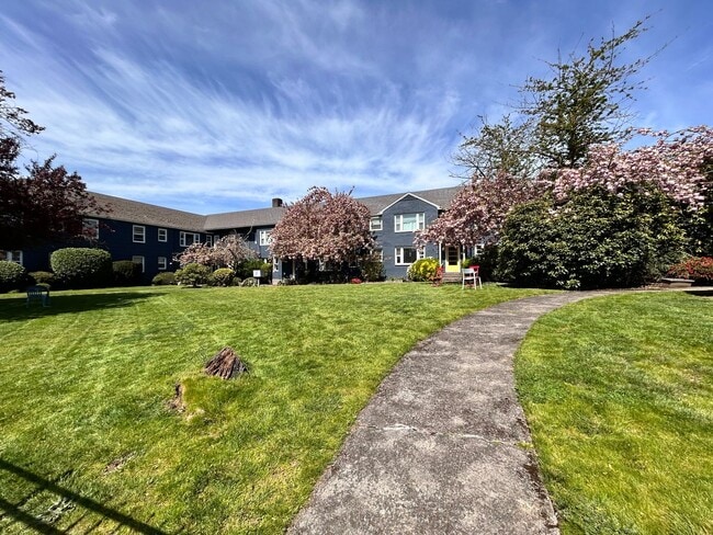 5209 E Burnside St in Portland, OR - Building Photo - Building Photo