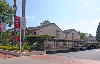 Villa La Jolla in La Jolla, CA - Building Photo - Building Photo