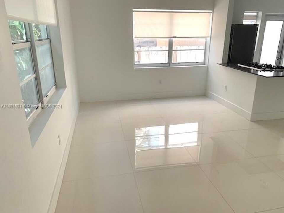 1604 Drexel Ave, Unit 109 in Miami Beach, FL - Building Photo