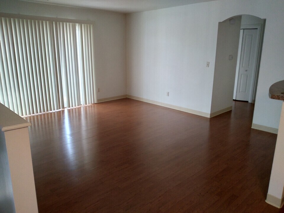 2780 Hidden Dr in St. Francis, WI - Building Photo