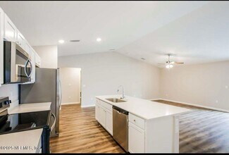 1702 SW Airoso Blvd in Port St. Lucie, FL - Building Photo - Building Photo