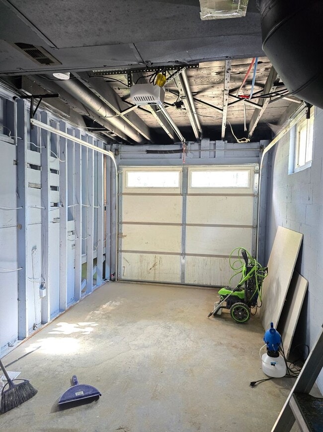 922 Blankenbaker Ln in Louisville, KY - Building Photo - Building Photo