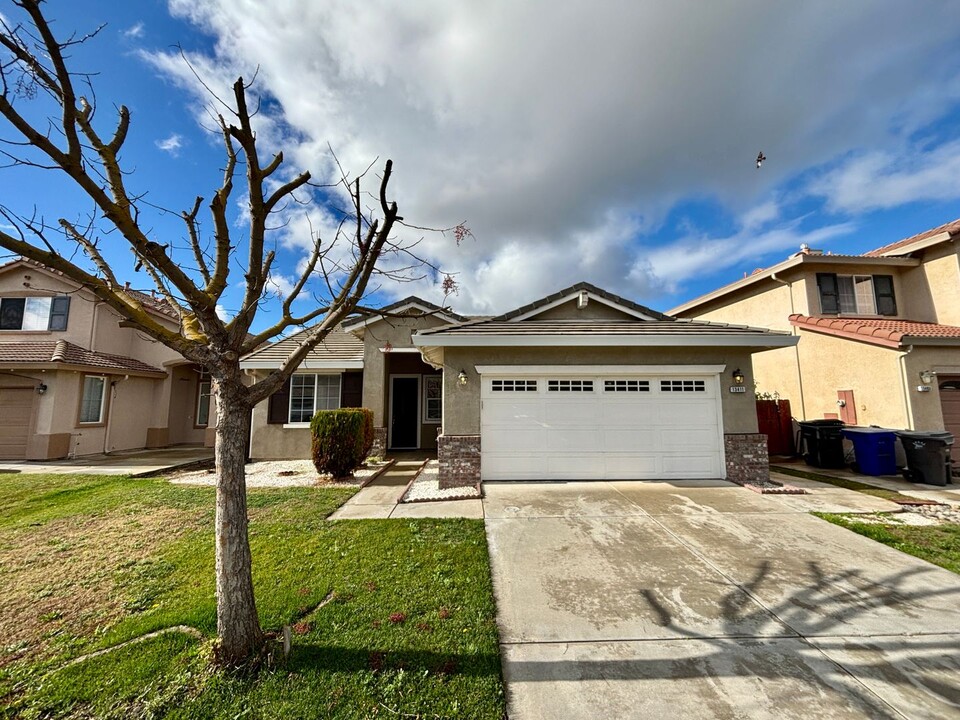 13411 Pipestone St in Lathrop, CA - Building Photo