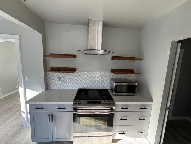 492 Flower St in Pasadena, CA - Foto de edificio - Building Photo