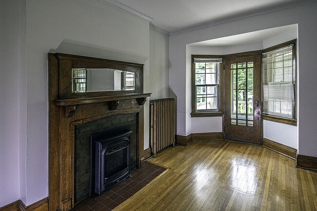 19 Melgund Rd in Toronto, ON - Building Photo - Building Photo