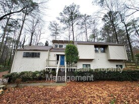 2571 Rocky Springs Dr NE in Marietta, GA - Building Photo
