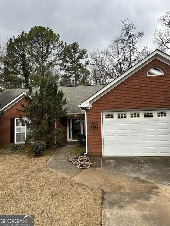 2140 Bankston Cir in Snellville, GA - Building Photo