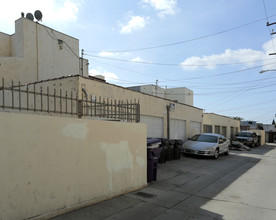 2243-2249 Pacific Ave in Long Beach, CA - Foto de edificio - Building Photo