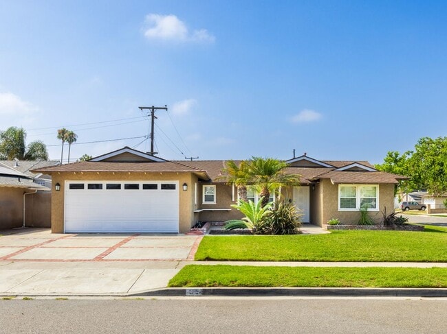 property at 5532 Vallecito Ave
