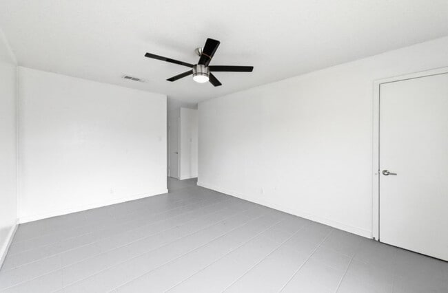 3408 Dolphin Dr in Austin, TX - Foto de edificio - Building Photo