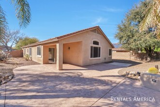 2535 E Petroglyph Ln in Oro Valley, AZ - Building Photo - Building Photo