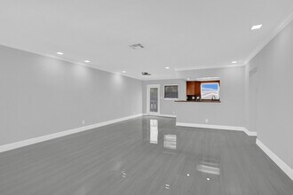 2755 NE 28th Ave in Lighthouse Point, FL - Building Photo - Building Photo