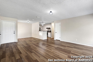 8921 Shadow Wood Ln in Converse, TX - Foto de edificio - Building Photo