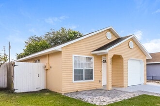 9599 Lupine Ave in Orlando, FL - Foto de edificio - Building Photo