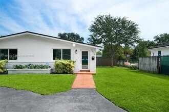 7575 SW 134th St, Unit 8L in Pinecrest, FL - Building Photo - Building Photo