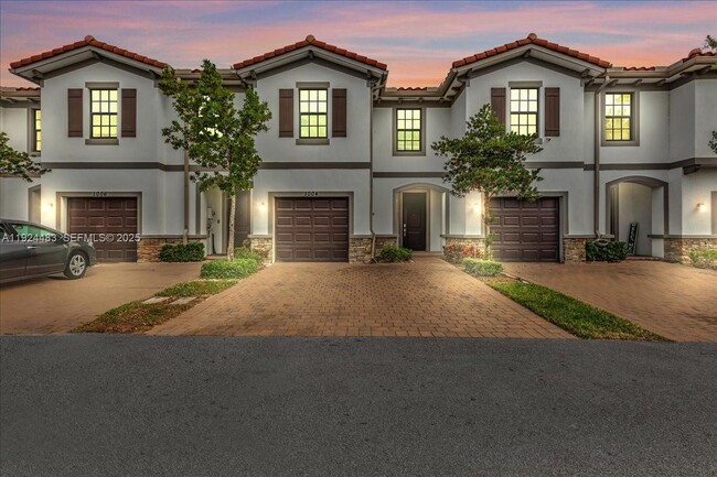 property at 1004 Willow Pl