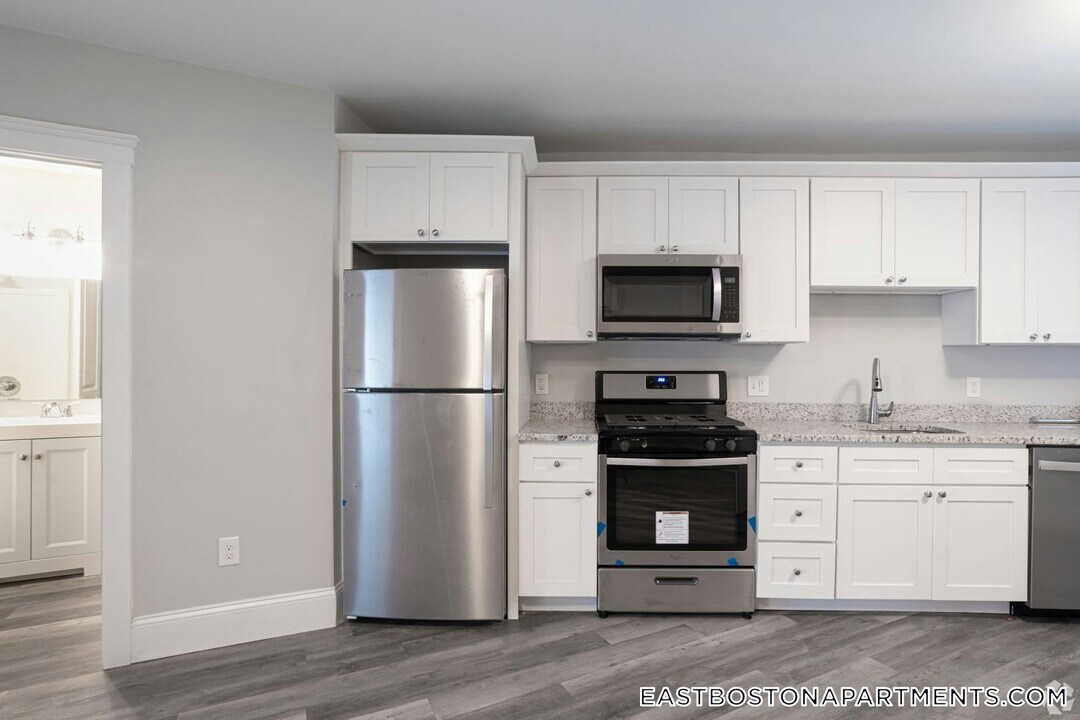 108-110 Meridian St. in Boston, MA - Building Photo