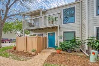 2379 Briarwest Blvd in Houston, TX - Building Photo - Building Photo