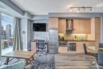 277 Front St W in Toronto, ON - Building Photo - Building Photo