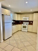 300 NE 12th Ave in Hallandale Beach, FL - Building Photo - Building Photo