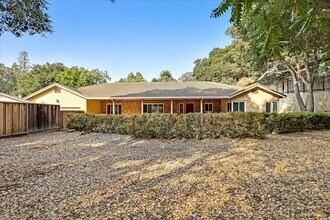 14251 Saratoga Sunnyvale Rd in Saratoga, CA - Building Photo - Building Photo