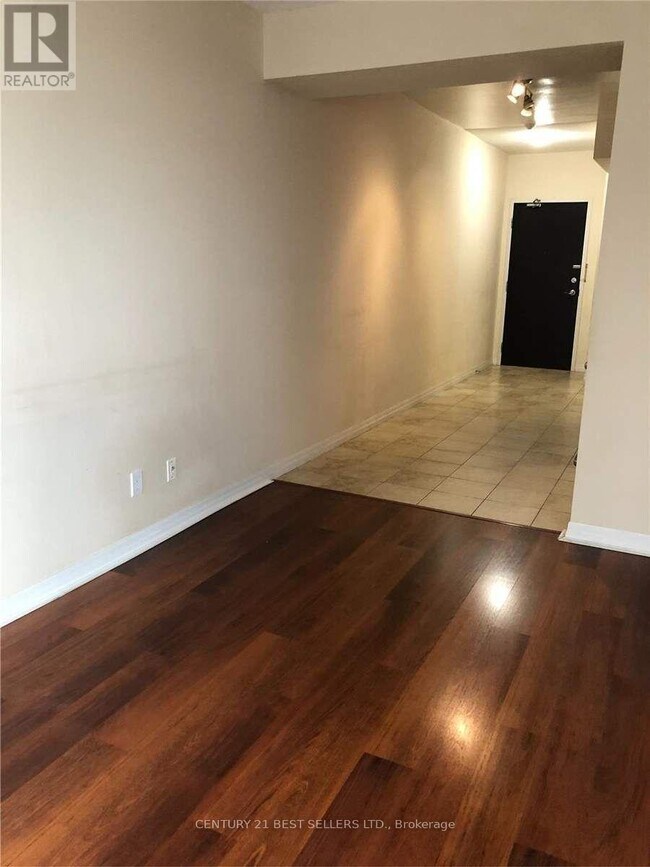 225 Webb Dr in Mississauga, ON - Building Photo - Building Photo