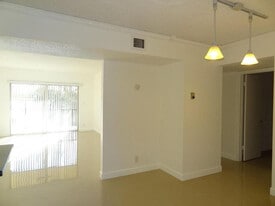 460 NW 20th St in Boca Raton, FL - Building Photo