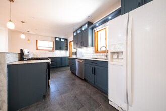 10130 Fremont Ave S in Minneapolis, MN - Building Photo - Building Photo