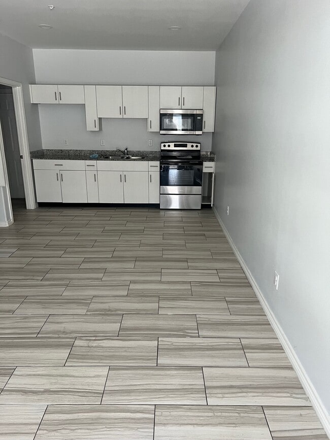1306 Royola St