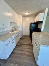 686 E Cottonwood Rd, Unit 5 in Palm Springs, CA - Building Photo - Building Photo