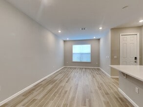 637 Bayhawk St, Unit 12100-6115 in Debary, FL - Foto de edificio - Building Photo