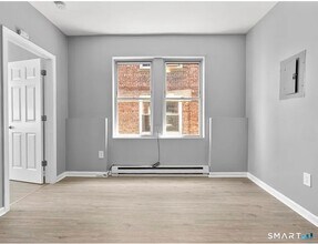 31 Whittier St in Bridgeport, CT - Foto de edificio - Building Photo