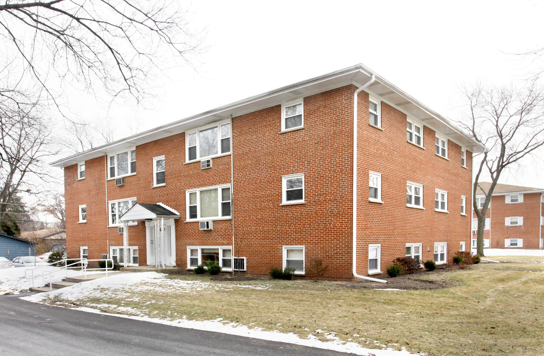 9-11 N Main St in Mount Prospect, IL - Building Photo