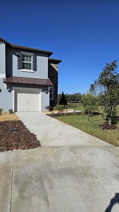 7002 Ripple Pond Lp in Zephyrhills, FL - Building Photo