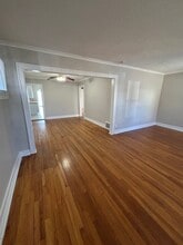 6227 Rockhill Rd in Kansas City, MO - Building Photo - Building Photo