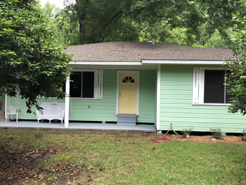 246 Tommy Ballard Rd in Oakdale, LA - Building Photo