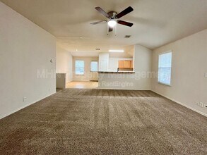 6637 Charles Field in San Antonio, TX - Foto de edificio - Building Photo