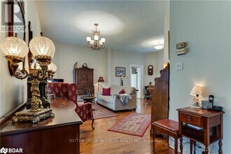 22 Queen St in Innisfil, ON - Building Photo - Building Photo