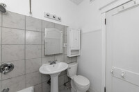 1351 W Catalpa Ave, Unit 3 in Chicago, IL - Building Photo - Building Photo