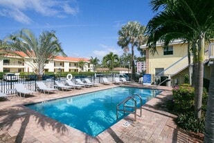 Seascape Apartments in Palm Beach Shores, FL - Building Photo