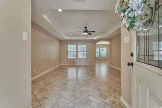 10657 Royal Cavins Dr in Conroe, TX - Building Photo - Building Photo