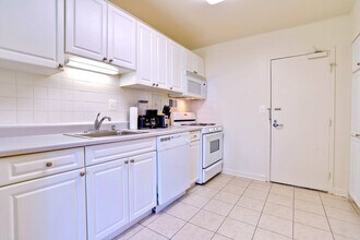 2111 Richmond Hwy in Arlington, VA - Building Photo - Building Photo
