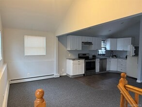 148 Cypress Dr in Mastic Beach, NY - Building Photo - Building Photo