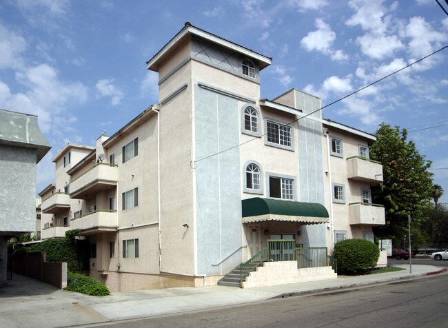 11014 Acama St in North Hollywood, CA - Foto de edificio - Building Photo