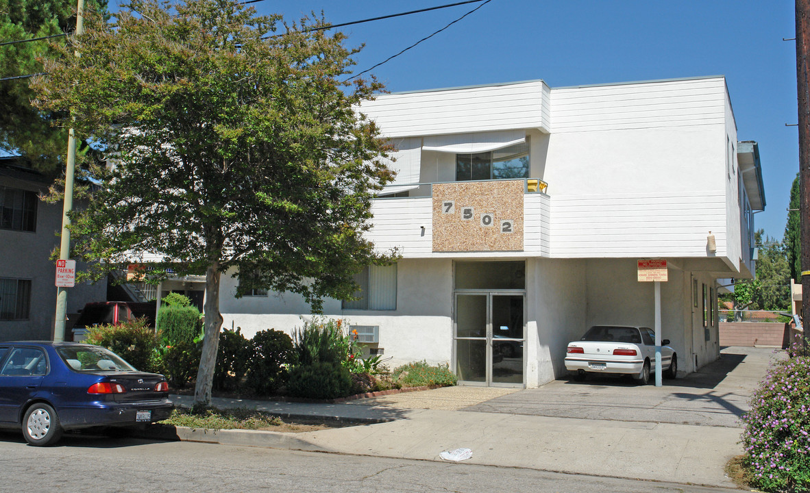 Canby Apartments in Reseda, CA - Building Photo