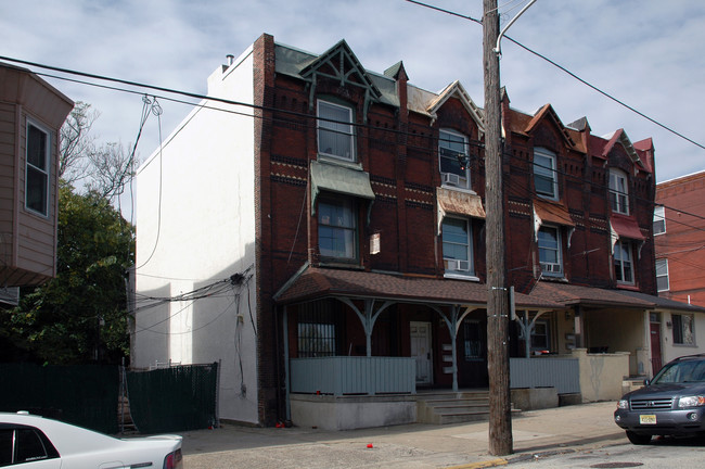 University Village Apartments 306 N 32nd in Philadelphia, PA - Building Photo - Building Photo