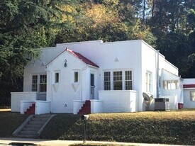 403 E Elm St in Rockmart, GA - Building Photo