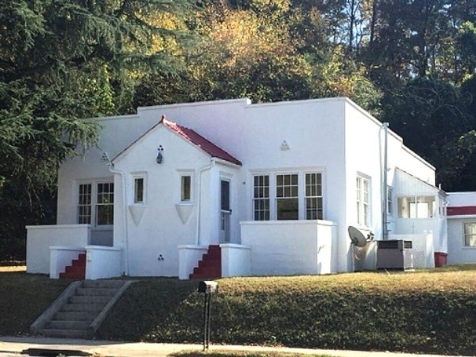 403 E Elm St in Rockmart, GA - Building Photo